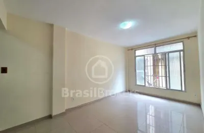 Apartamento à venda 2 quartos junto ao comércio em Bento Ribeiro