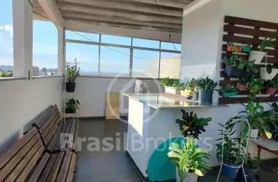 Apartamento tipo casa à venda perto do Méier: 3 quartos, terraço com churrasqueira, rua fechada com câmeras e interfone, vista livre e pôr do sol.
