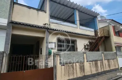 Espaçosa casa de vila com dois quartos e  amplo terraço próximo ao Norte Shopping