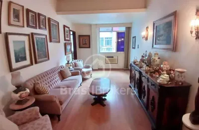 Apartamento a venda na tijuca, com 115 m², 1 vaga, portaria 24 horas, próximo ao metrô, 3 quartos e dependência de serviço completa.