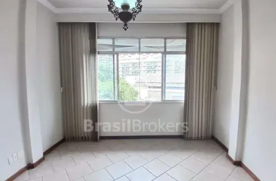 Aparatamento a venda na tijuca, com 70 m², 1 vaga no condomínio, portaria 24 horas, 2 quartos e dependência de serviço