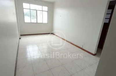 Apartamento de 2 quartos com 66 m², com armários planejados.
