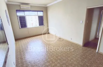 Apartamento à venda com 99 m² e 3 quartos com uma vaga de garagem, em condomínio com piscina e a 5 minutos do metrô estação afonso pena.