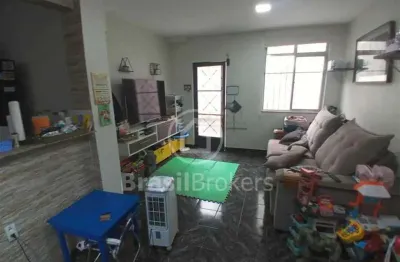 Casa de vila triplex com 116 m2, 2 quartos e vaga em área nobre de vila isabel