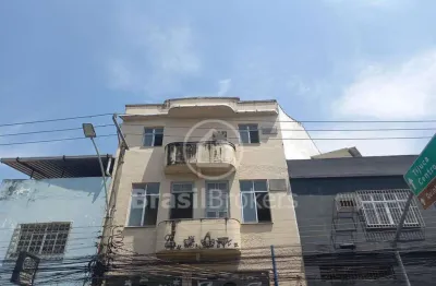 Prédio de 3 andares frente de rua colado na avenida brasil