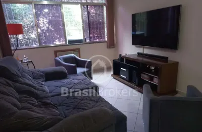 Apartamento em excelente localização com 3 quartos,   mais dependência , porteira fechada