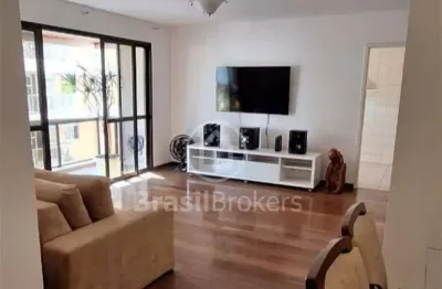 Apartamento com 137m², salão, 3 quartos (suíte), varandão, 2 vagas na escritura!