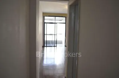 Apartamento à venda, 2 quartos (2 suítes), 1 vaga, varanda e sol matinal, próximo ao metrô uruguai