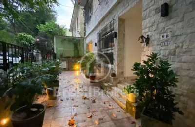 Casa tipo apartamento com excelente localização na tijuca