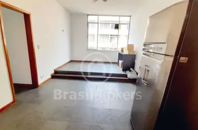 Apartamento de 3 quartos, dependência completa e vaga de garagem com 95 m²