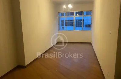 Venha morar no vibrante bairro da tijuca, com excelente localização.