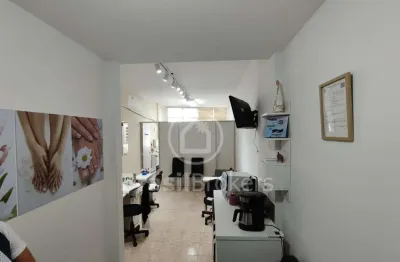 Sala comercial com planta diferenciada no coração da tijuca