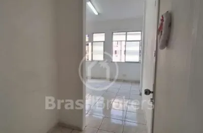 Sala com 25m² de frente para a conde de bonfim, junto à praça saenz peña