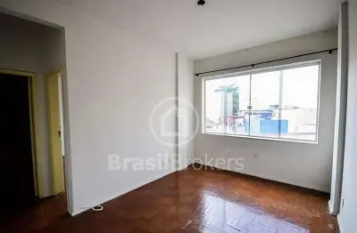 Apartamento de 1 quartos com 56 m² com segundo quarto revertido.