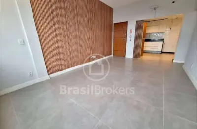 Vendo apartamento de 3 quartos com dependência completa, 95 m² na tijuca.