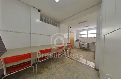 Prédio comercial com 490 metros quadrados na tijuca