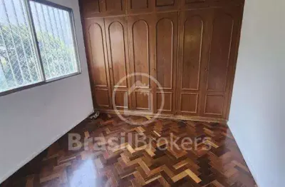 Tranquilidade e paz na tijuca com 3 quartos, sendo 1 suíte e vaga na escritura