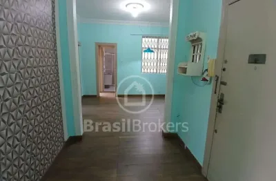 Apartamento a venda no rio comprido, 3 quartos, varanda, elevador, sala, lavabo e ampla cozinha com área de serviço