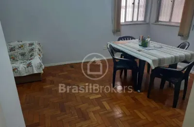 Apartamento de 3 quartos e dependência em ótima localização