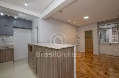 Apartamento de 1 quarto (suíte) com 43 m², vaga de garagem e todo reformado e modernizado a 6 minutos do metro