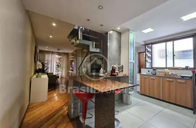 Cobertura com 186 m², 3 quartos ( 1 suíte), escritório e closet, dependências completas, 2 vagas na tijuca