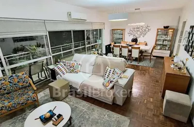 Apartamento de 3 quartos (1 suíte) com 126 m², varandão, todo reformado a 5 minutos do metrô.