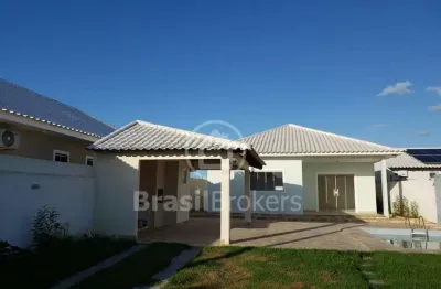 Casa de condomínio com 3 quartos em araruama com piscina