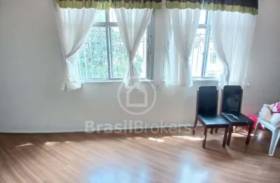 Apartamento a venda na rua josé higino, próximo ao metrô uruguai, 1 vaga, 3 quartos, 1 suíte e portaria 24 horas.
