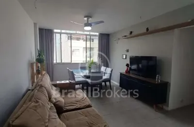 Apartamento à venda com 3 quartos, vaga escriturada, 75 m2, na melhor região da tijuca.