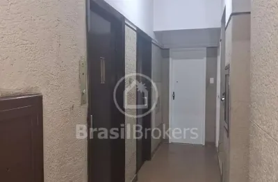 Em frente ao shopping tijuca apto 64 m²,  2 quartos + dependência completa