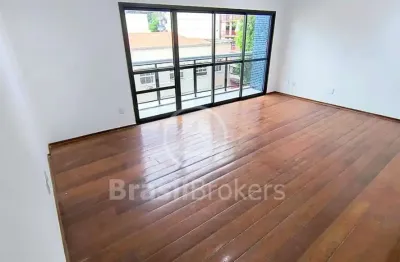 Apartamento de 3 quartos (1 suíte) com 120 m² com varanda, 2 vagas de garagem a 7 minutos do metrô