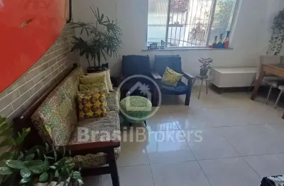 Apartamento à venda com 90m² , 2 quartos, sendo 1 suíte, reformado, entrar e morar.