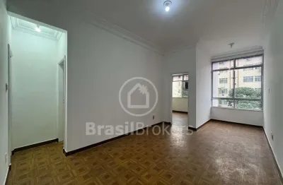 Apartamento de frente,  2 quartos na tijuca estação metrô uruguai