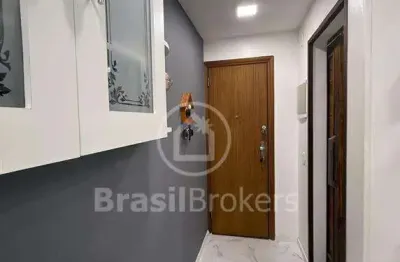 Apartameto alto padrão - 103 m² - reformado - 3 quartos -  2 vagas e varanda  na tijuca