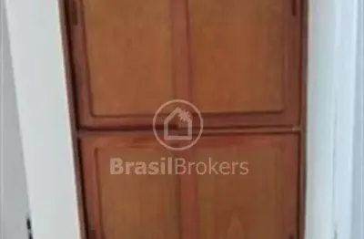 Dois quartos vazio pronto para morar em condomínio fechado.