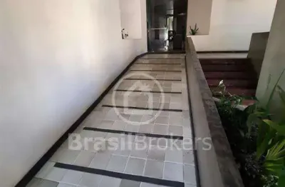 Apartamento à venda com 58,00m² e 01 quarto com dependência completa.