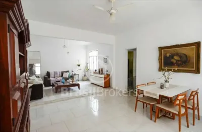 Apartamento de 3 quartos (1 suíte) com 173 m² a 7 minutos do metrô.