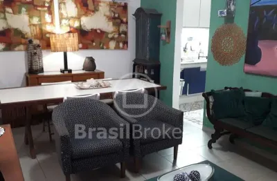 Apartamento tipo casa de 2 quartos com 59m² com área externa na melhor parte de Vila Isabel!
