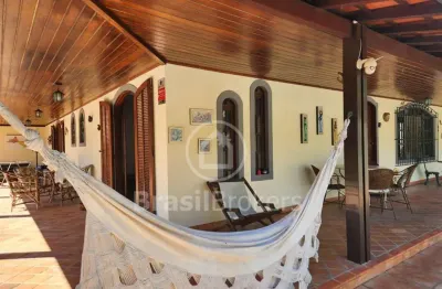Casa em rua tranquila no bairro bom retiro - teresópolis