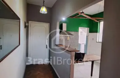 Apartamento à venda com 68 m² e 2 quartos em laranjeiras