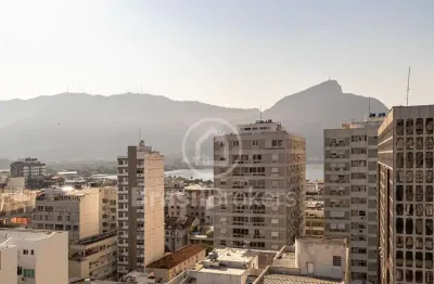 Vendo apartamento totalmente modernizado com vista para lagoa e cristo, 3 quartos na rua visconde de pirajá, próximo à rua garcia d’avila.