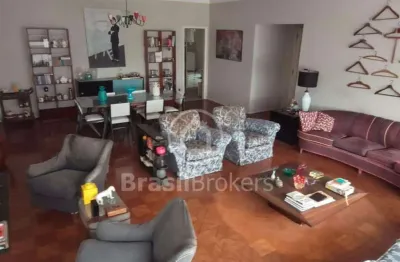 Apartamento à venda com 230 m² e 4 quartos em laranjeiras