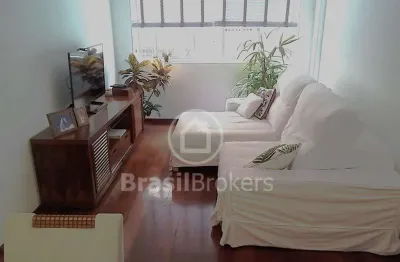 Laranjeiras sala 3 quartos suite vaga..rua tranquila e silenciosa