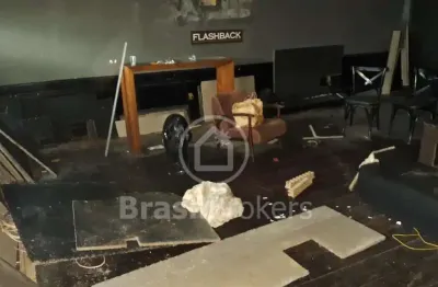 Prédio de 3 andares á venda na quadra da praia de ipanema