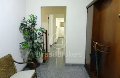 Urca - casa com 270 m² de área construída, em terreno de 368 m²