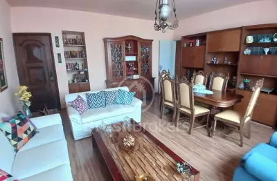 Apartamento à venda em copacabana, com 124 m², 1 vaga na escritura, 3 quartos, sendo 1 suíte, portaria 24 horas e dependência de serviço completa.