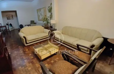 Amplo apartamento à venda com 3 quartos, sendo 1 suíte no posto 5.