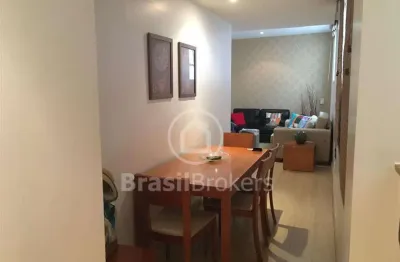 Apartamento a venda em copacabana, a 1quadra da praia. com 43 m², 1 quarto, piscina e portaria 24 horas.