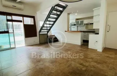 Cobertura duplex à venda com 140,00m² e 3 quartos no coração do humaitá