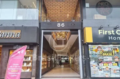 Loja com 27m² em galeria, colada ao metrô general osório